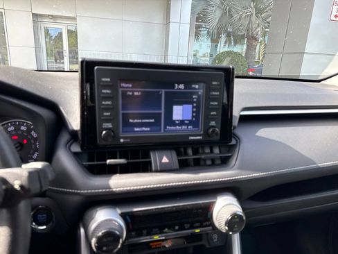Certified 2021 Toyota RAV4 XLE FWD image 7