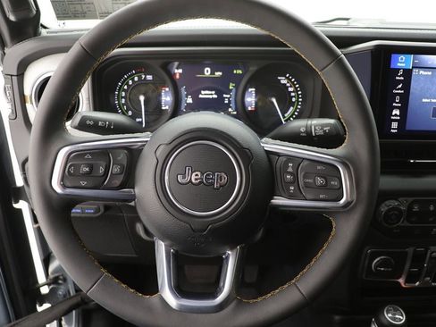 Used 2024 Jeep Wrangler Unlimited Sahara AWD/4WD image 17