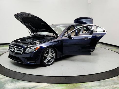 Used 2018 Mercedes-Benz E 300 4MATIC w/ Premium 2 Package image 9