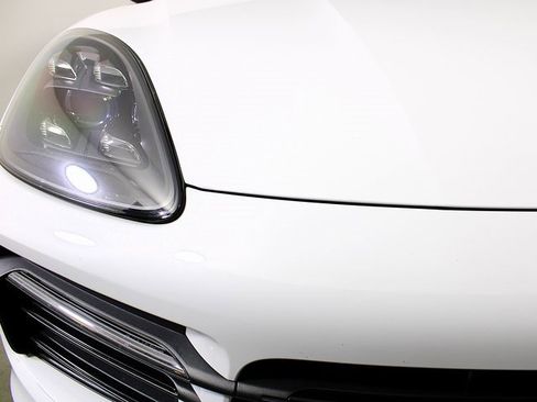 Used 2019 Porsche Cayenne E-Hybrid image 11