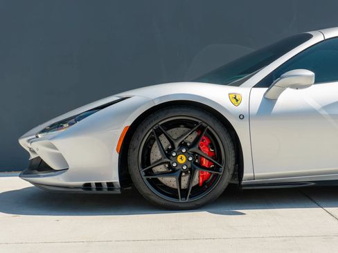 Used 2022 Ferrari F8 Tributo RWD image 17