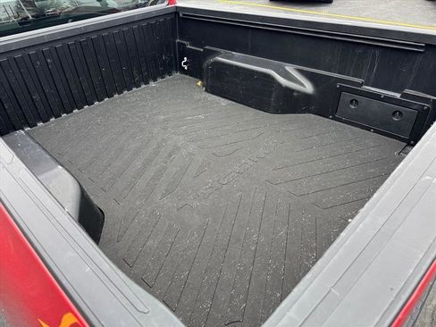 Used 2016 Toyota Tacoma SR image 4