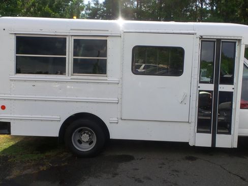 Used 2013 Chevrolet Express 3500 w/ School Bus Package image 12