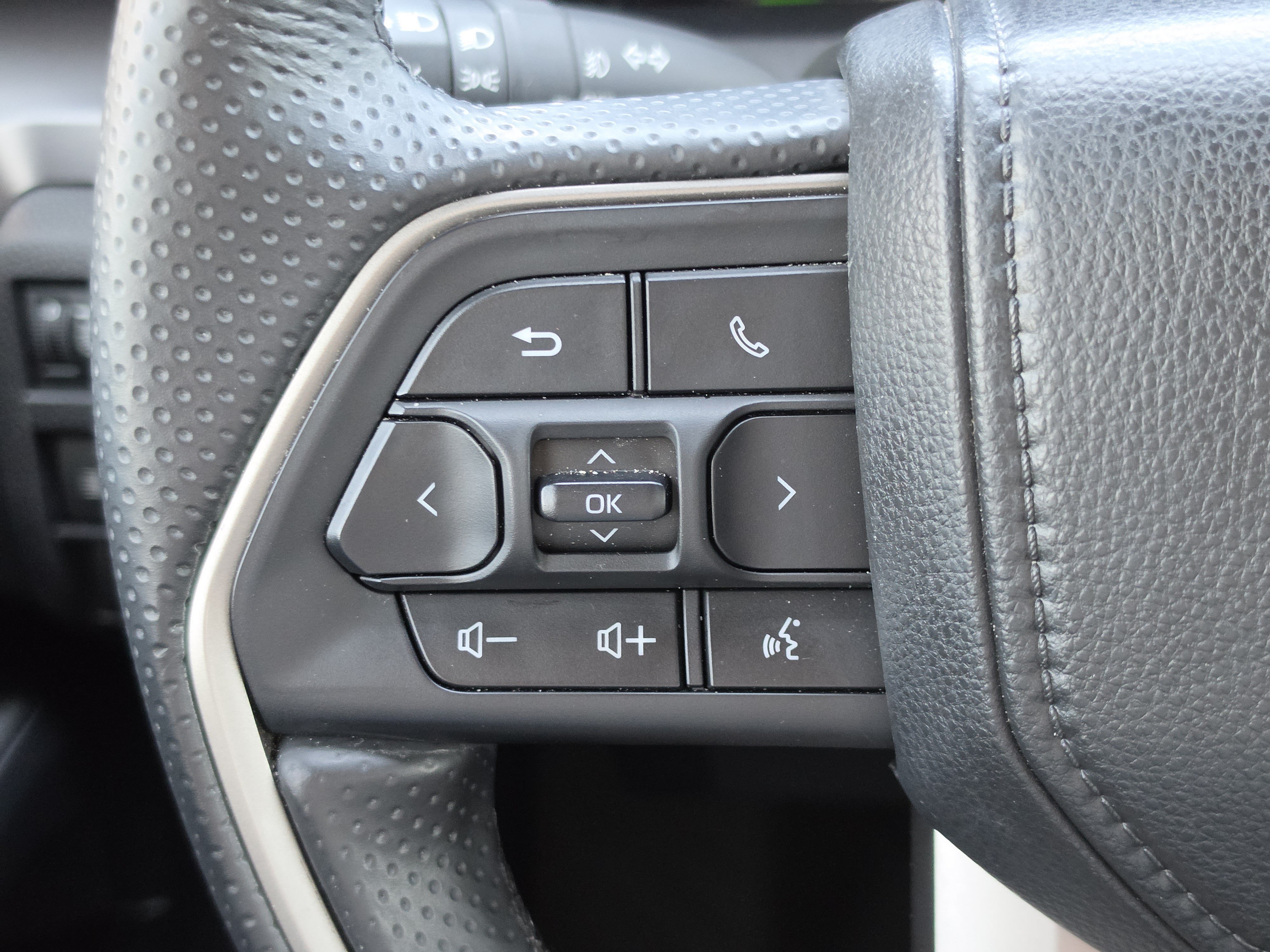 Certified 2025 Toyota 4Runner TRD Off-Road Premium AWD/4WD image 18