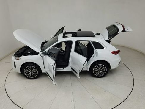 Used 2025 Audi Q5 Premium Plus w/ Premium Plus AWD/4WD image 32