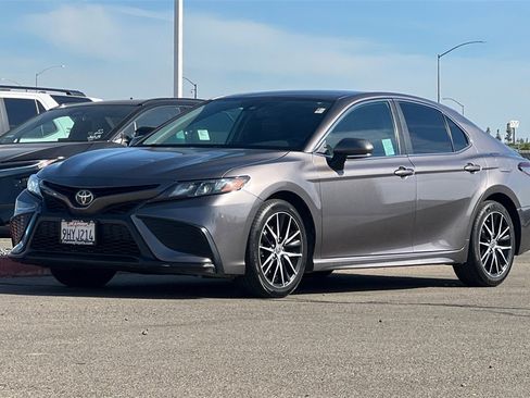 Used 2022 Toyota Camry SE image 10