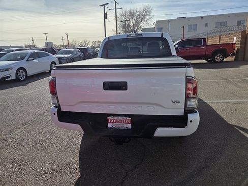 Used 2023 Toyota Tacoma TRD Off-Road image 2