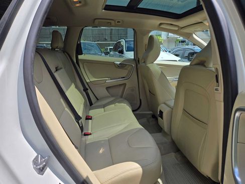 Used 2016 Volvo XC60 T5 Premier w/ Proximity Package FWD image 12
