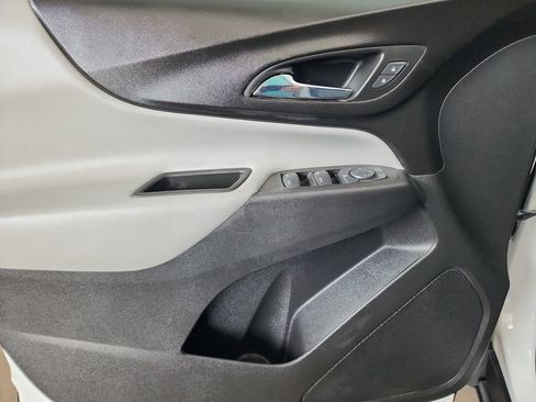 Used 2021 Chevrolet Equinox LS FWD image 13