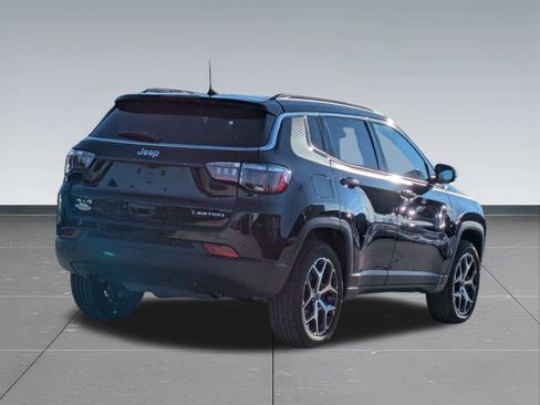 Used 2025 Jeep Compass Limited w/ Sun & Sound Group AWD/4WD image 6