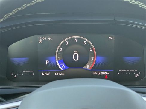 Certified 2024 Volkswagen Taos SE image 31