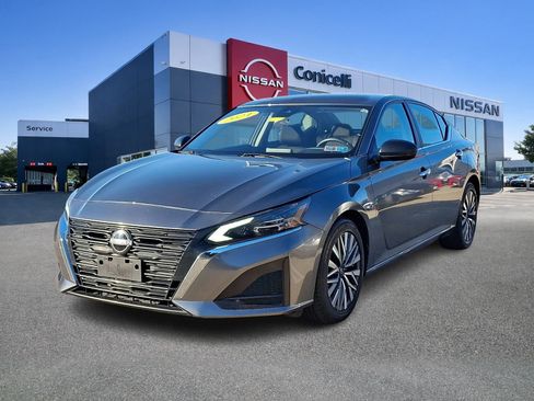 Used 2024 Nissan Altima 2.5 SV FWD image 3