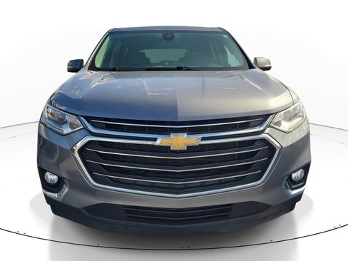 Used 2021 Chevrolet Traverse LT image 2