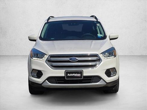Used 2017 Ford Escape SE w/ Equipment Group 201A image 2