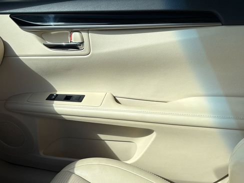 Used 2015 Lexus ES 350 FWD image 23