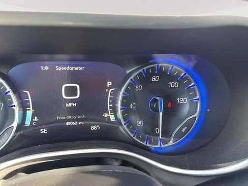 Used 2025 Chrysler Pacifica Select FWD image 19