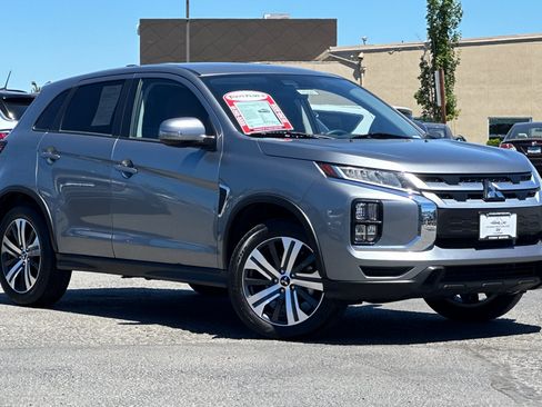 Used 2025 Mitsubishi Outlander Sport SE AWD/4WD image 2