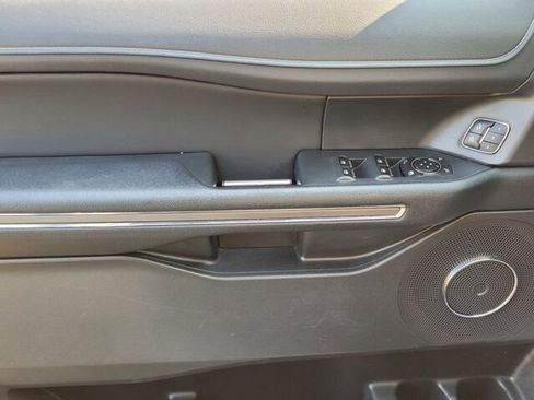 Used 2024 Ford Expedition XLT image 28