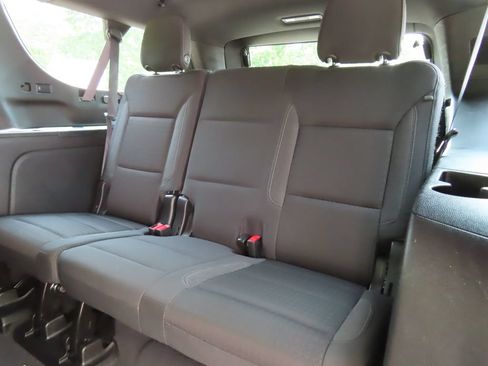 Used 2024 GMC Yukon XL SLE AWD/4WD image 16