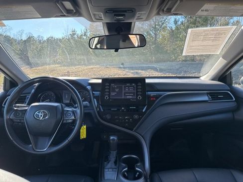 Used 2024 Toyota Camry SE image 14