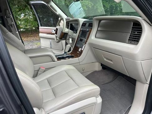 Used 2013 Lincoln Navigator L 2WD image 13