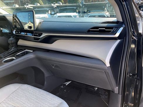 Used 2024 Toyota Sienna LE image 15