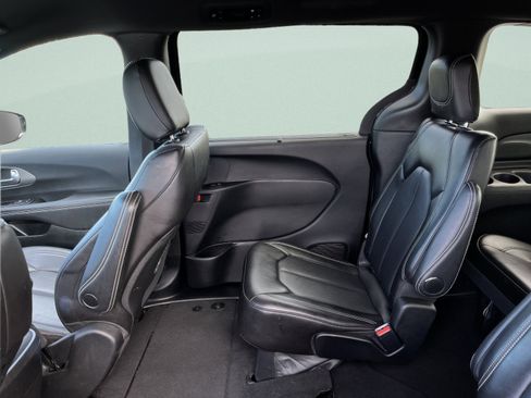Used 2025 Chrysler Pacifica Select FWD image 21