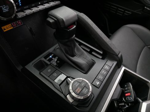 Used 2024 Toyota Tacoma TRD Off-Road w/ TRD Off Road Premium Package image 27