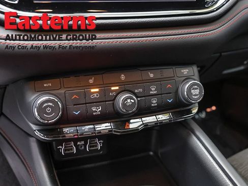 Used 2025 Dodge Durango GT RWD image 20