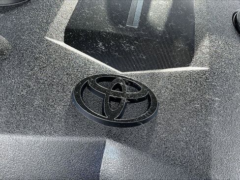 Used 2018 Toyota 4Runner SR5 AWD/4WD image 34