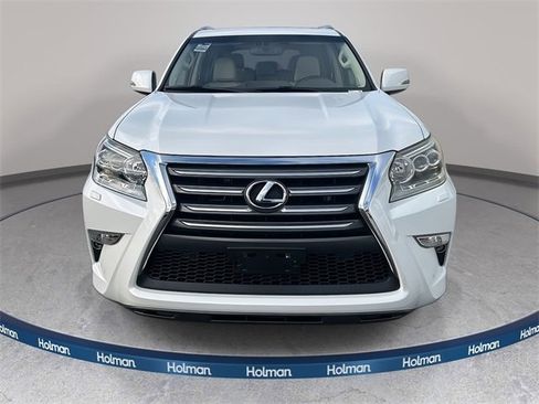 Used 2018 Lexus GX 460 image 2