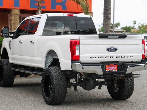 Used 2019 Ford F250 Lariat w/ Chrome Package image 6