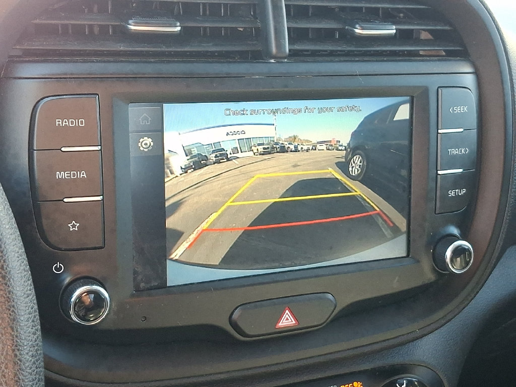 Used 2023 Kia Soul LX w/ LX Technology Package FWD image 3