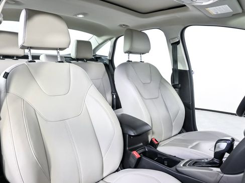 Used 2018 Ford Focus Titanium image 22