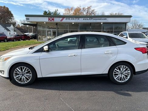 Used 2017 Ford Focus Titanium image 8
