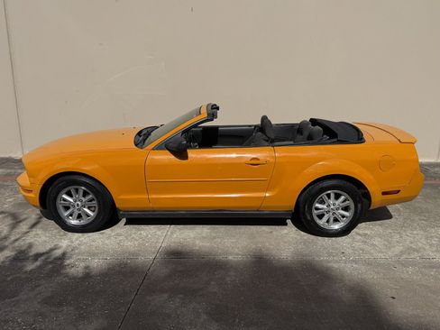 Used 2007 Ford Mustang Convertible RWD image 6