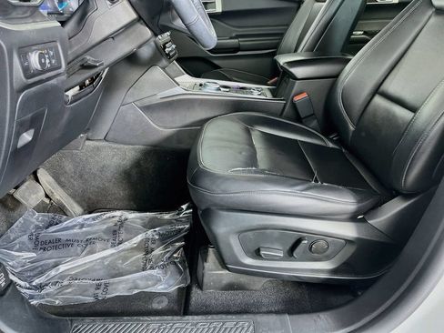 Used 2020 Ford Explorer XLT w/ Equipment Group 202A AWD/4WD image 27