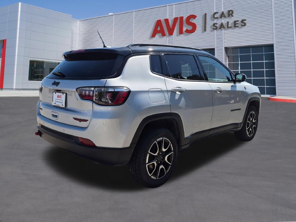Used 2025 Jeep Compass Trailhawk AWD/4WD image 5