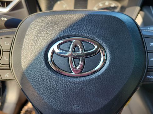 Used 2023 Toyota Corolla LE image 29