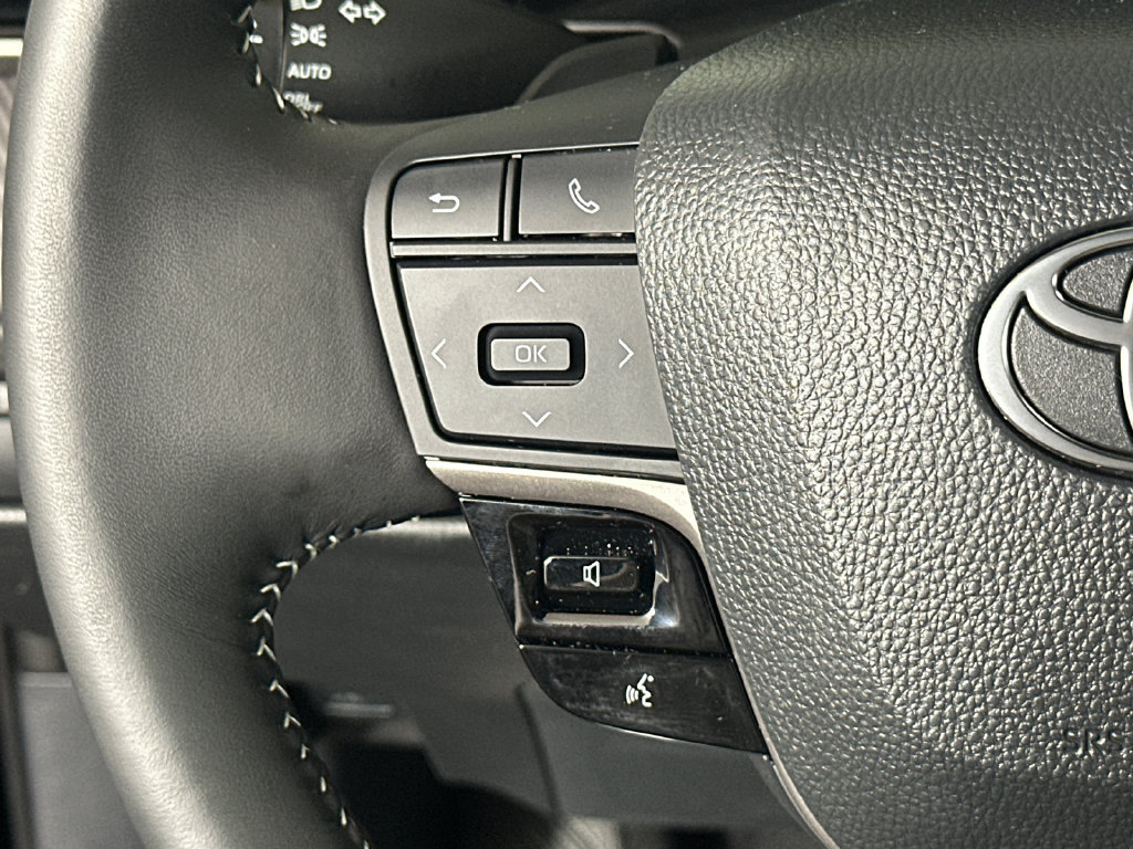 Used 2025 Toyota Camry SE FWD image 24