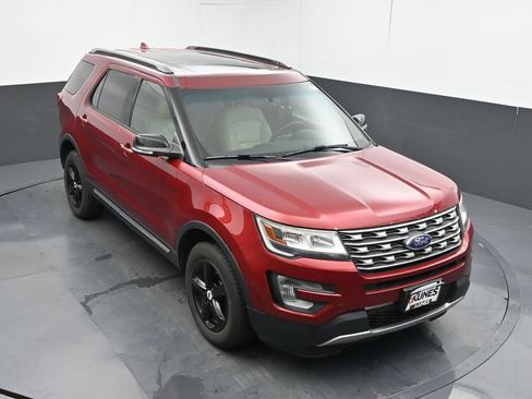 Used 2016 Ford Explorer XLT w/ Equipment Group 202A AWD/4WD image 15