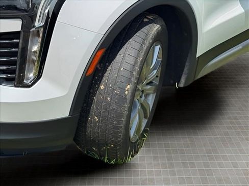 Used 2020 Cadillac XT4 Premium Luxury w/ Driver Awareness Package AWD/4WD image 5