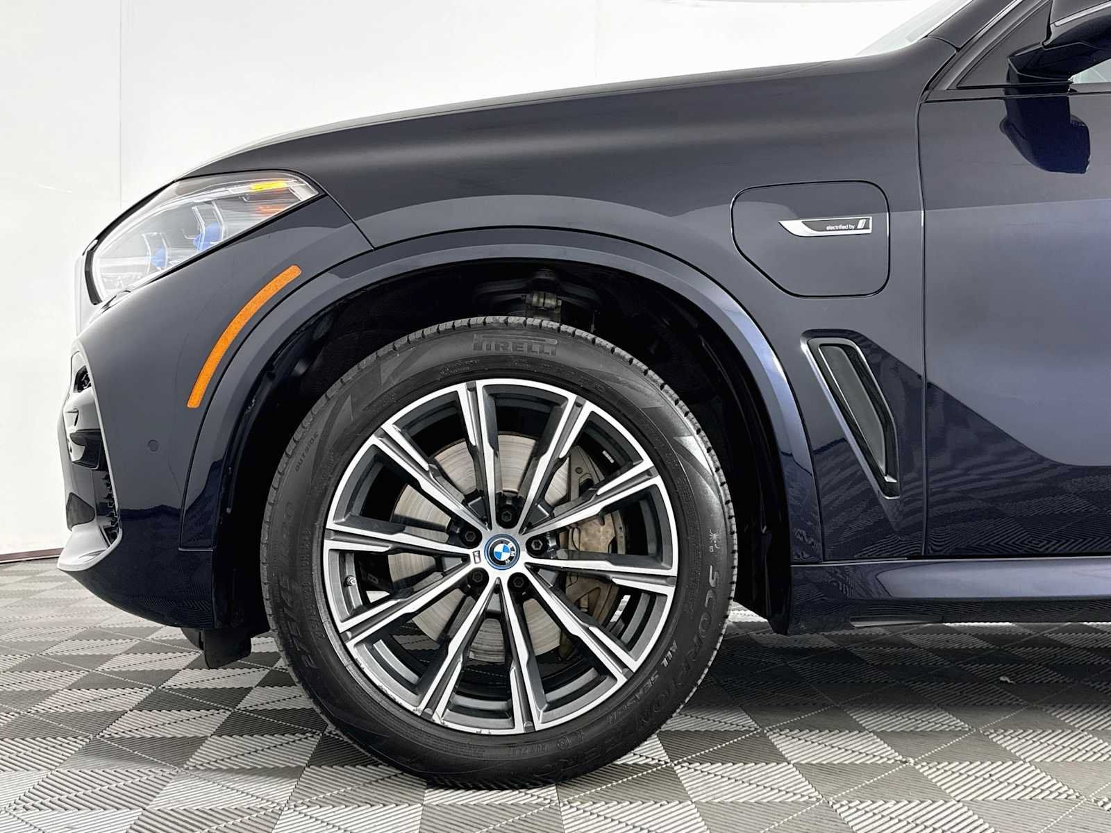 Used 2023 BMW X5 xDrive45e w/ Executive Package AWD/4WD image 30