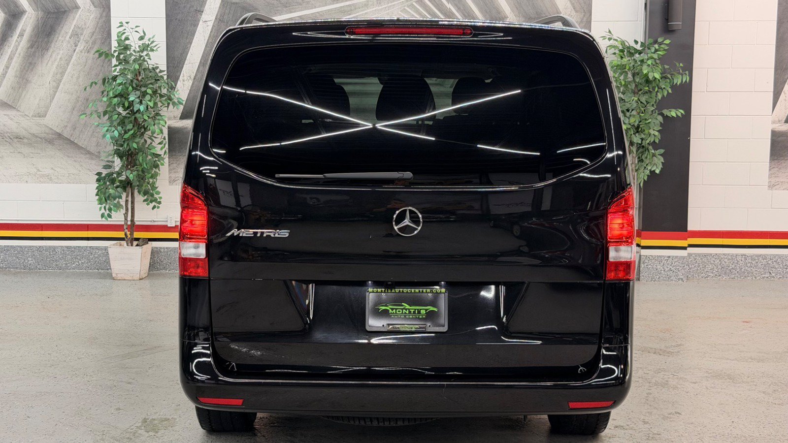 Used 2023 Mercedes-Benz Metris Passenger image 7