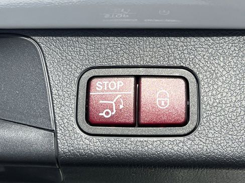 Certified 2024 Mercedes-Benz GLB 250 4MATIC image 25