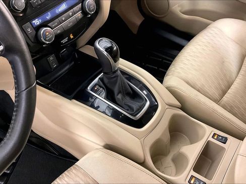 Used 2017 Nissan Rogue SV AWD/4WD image 19