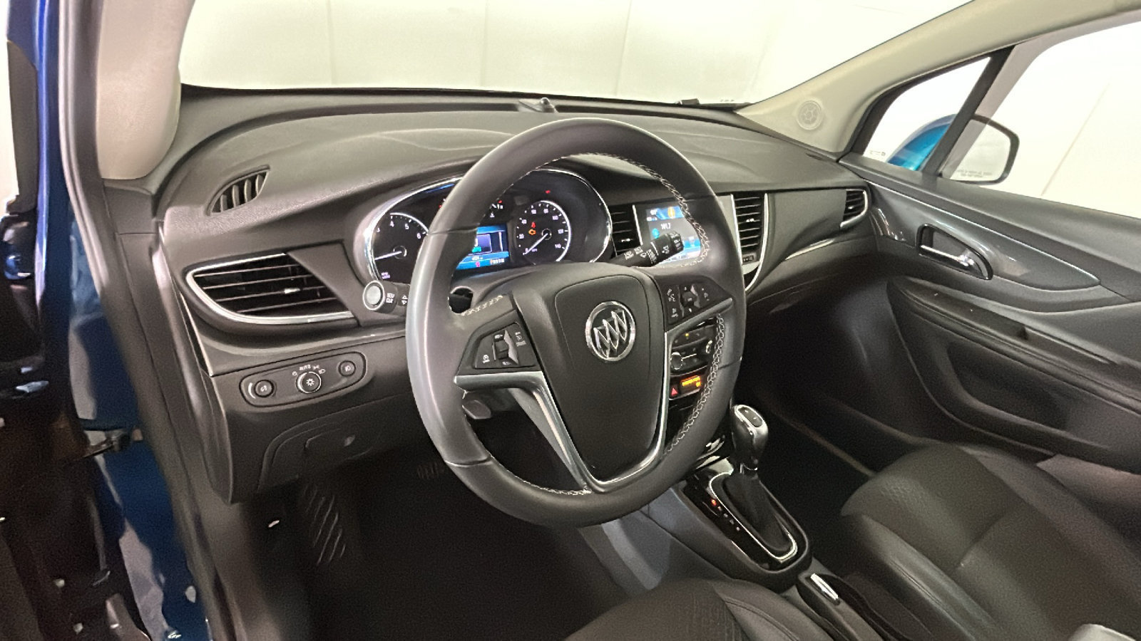 Used 2019 Buick Encore Sport Touring FWD image 17