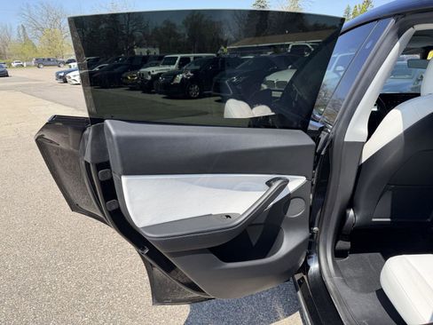 Used 2021 Tesla Model Y Performance image 17