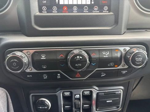 Used 2018 Jeep Wrangler Unlimited Sport S AWD/4WD image 11