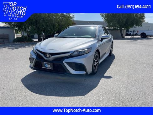 Used 2021 Toyota Camry SE w/ Convenience Package FWD image 1